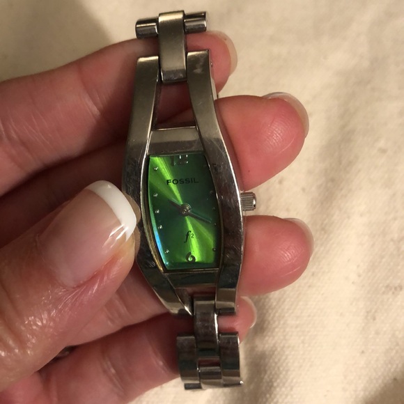 Iridescent green and blue face Fossil bracelet watch - Picture 4 of 16